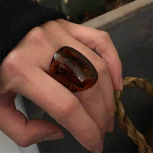 Fashionable and simple gradient coffee-colored resin ring